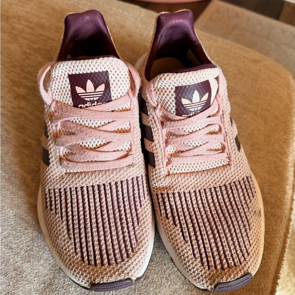 Womens Adidas swift run